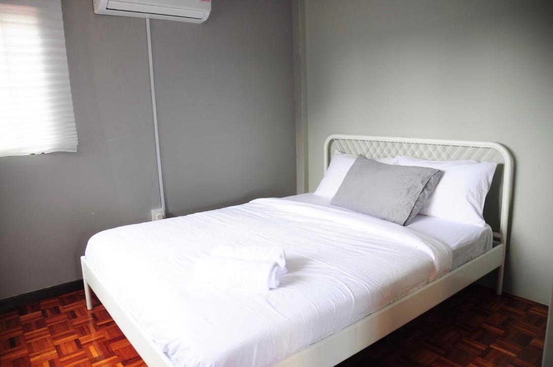 Grayhaus Spacious Bungalow & Garden Villa - Ss3 Petaling Jaya, Near Sunway - Stay Only No Events エクステリア 写真