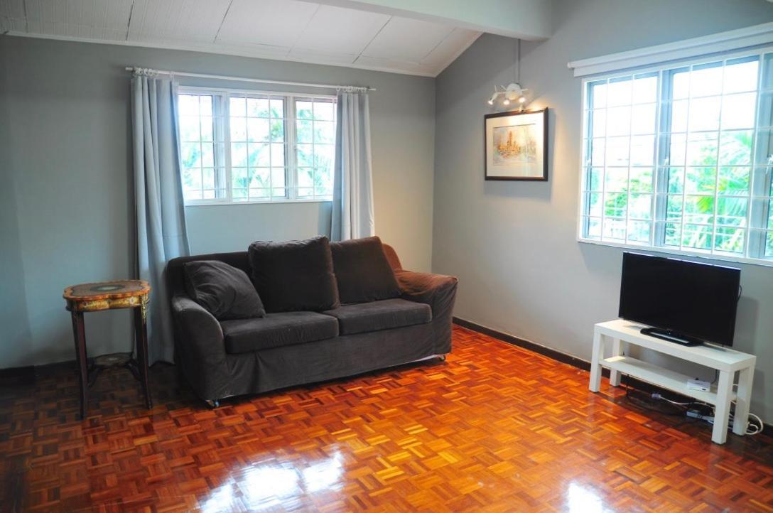 Grayhaus Spacious Bungalow & Garden Villa - Ss3 Petaling Jaya, Near Sunway - Stay Only No Events エクステリア 写真