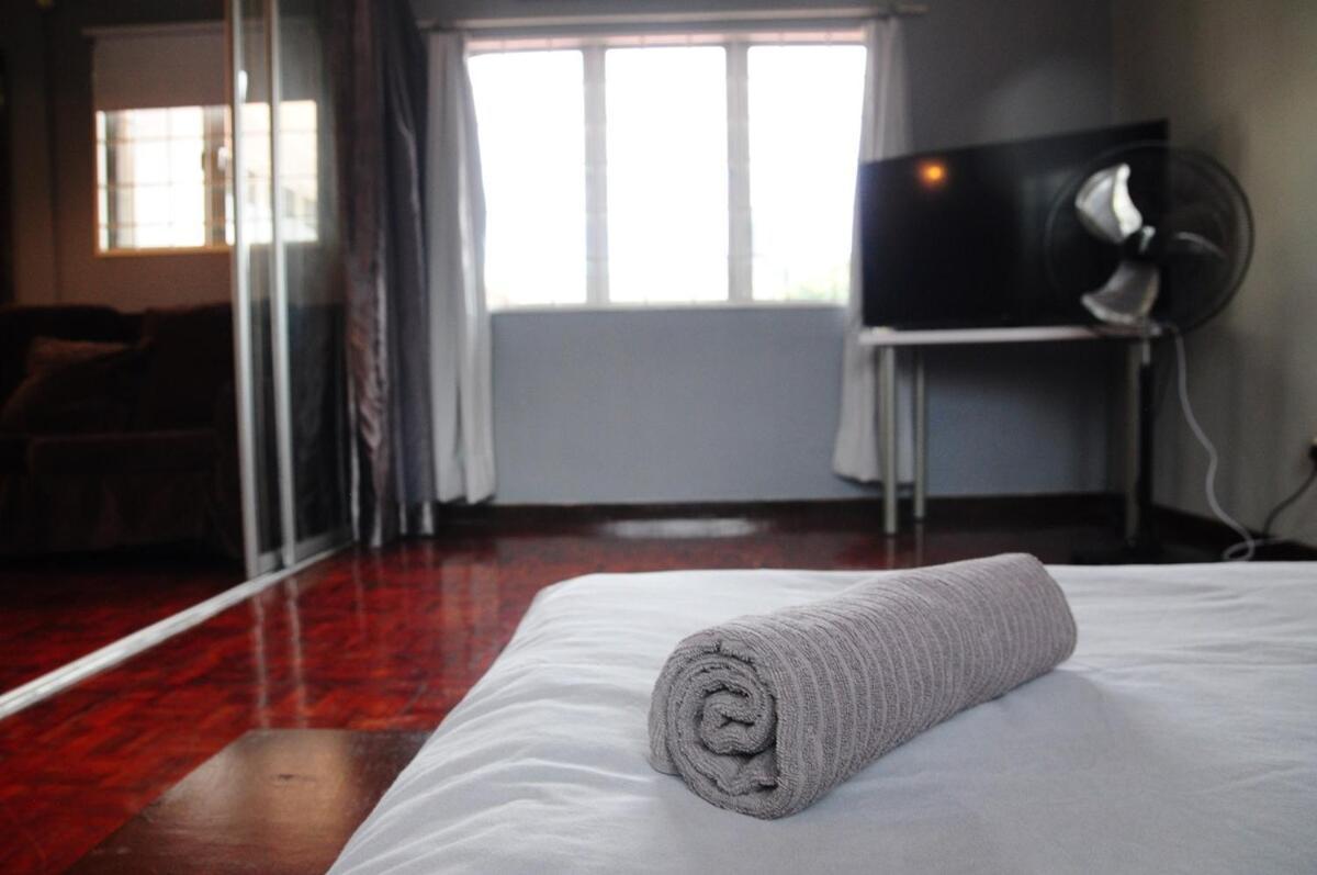 Grayhaus Spacious Bungalow & Garden Villa - Ss3 Petaling Jaya, Near Sunway - Stay Only No Events エクステリア 写真