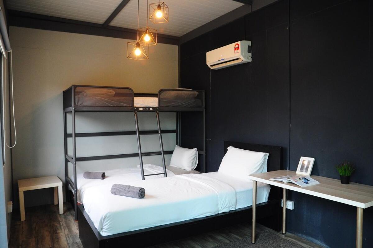 Grayhaus Spacious Bungalow & Garden Villa - Ss3 Petaling Jaya, Near Sunway - Stay Only No Events エクステリア 写真