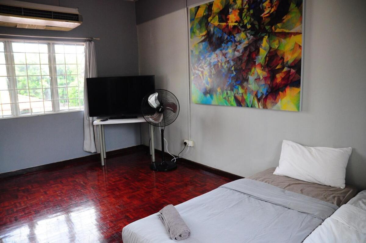 Grayhaus Spacious Bungalow & Garden Villa - Ss3 Petaling Jaya, Near Sunway - Stay Only No Events エクステリア 写真