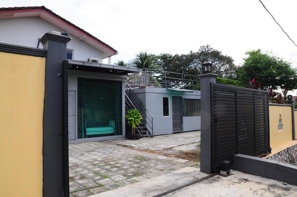 Grayhaus Spacious Bungalow & Garden Villa - Ss3 Petaling Jaya, Near Sunway - Stay Only No Events エクステリア 写真