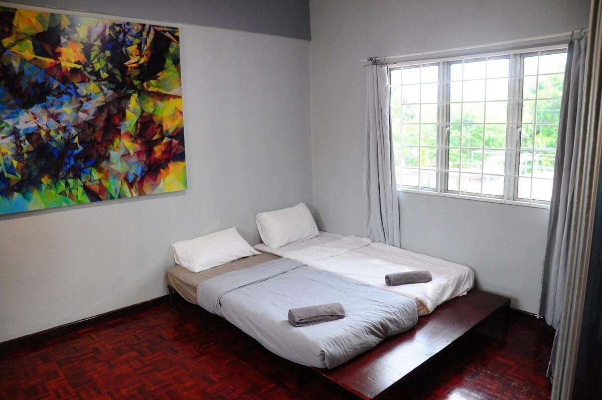 Grayhaus Spacious Bungalow & Garden Villa - Ss3 Petaling Jaya, Near Sunway - Stay Only No Events エクステリア 写真