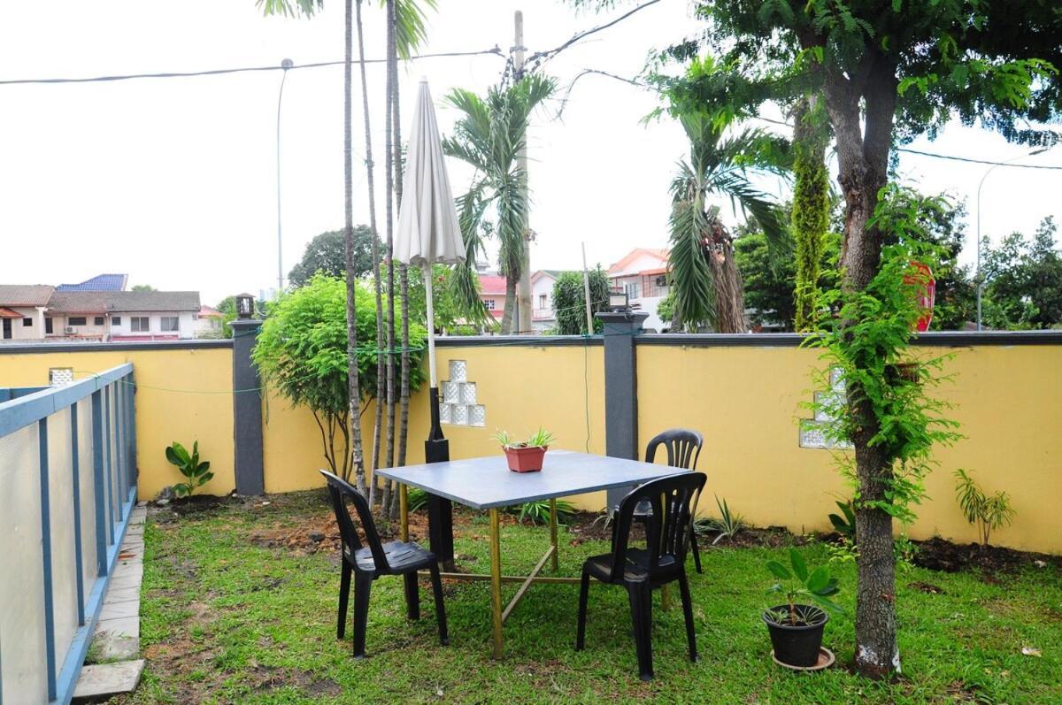 Grayhaus Spacious Bungalow & Garden Villa - Ss3 Petaling Jaya, Near Sunway - Stay Only No Events エクステリア 写真