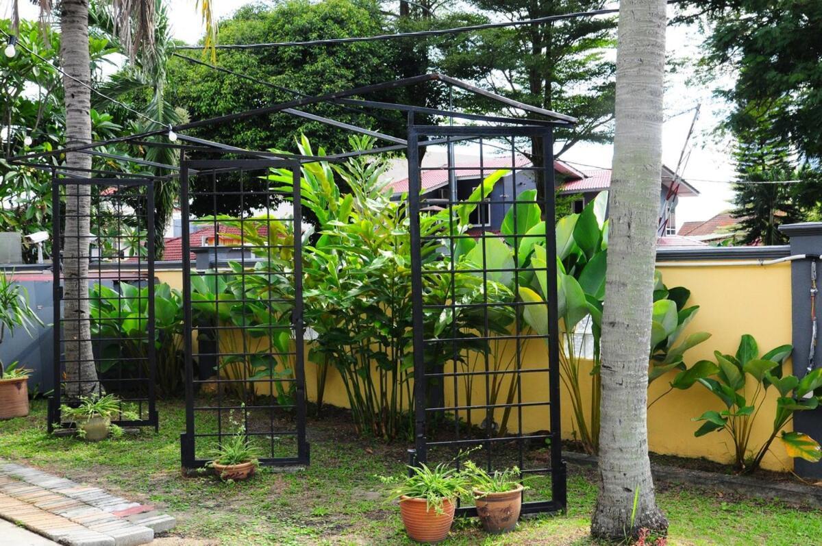 Grayhaus Spacious Bungalow & Garden Villa - Ss3 Petaling Jaya, Near Sunway - Stay Only No Events エクステリア 写真