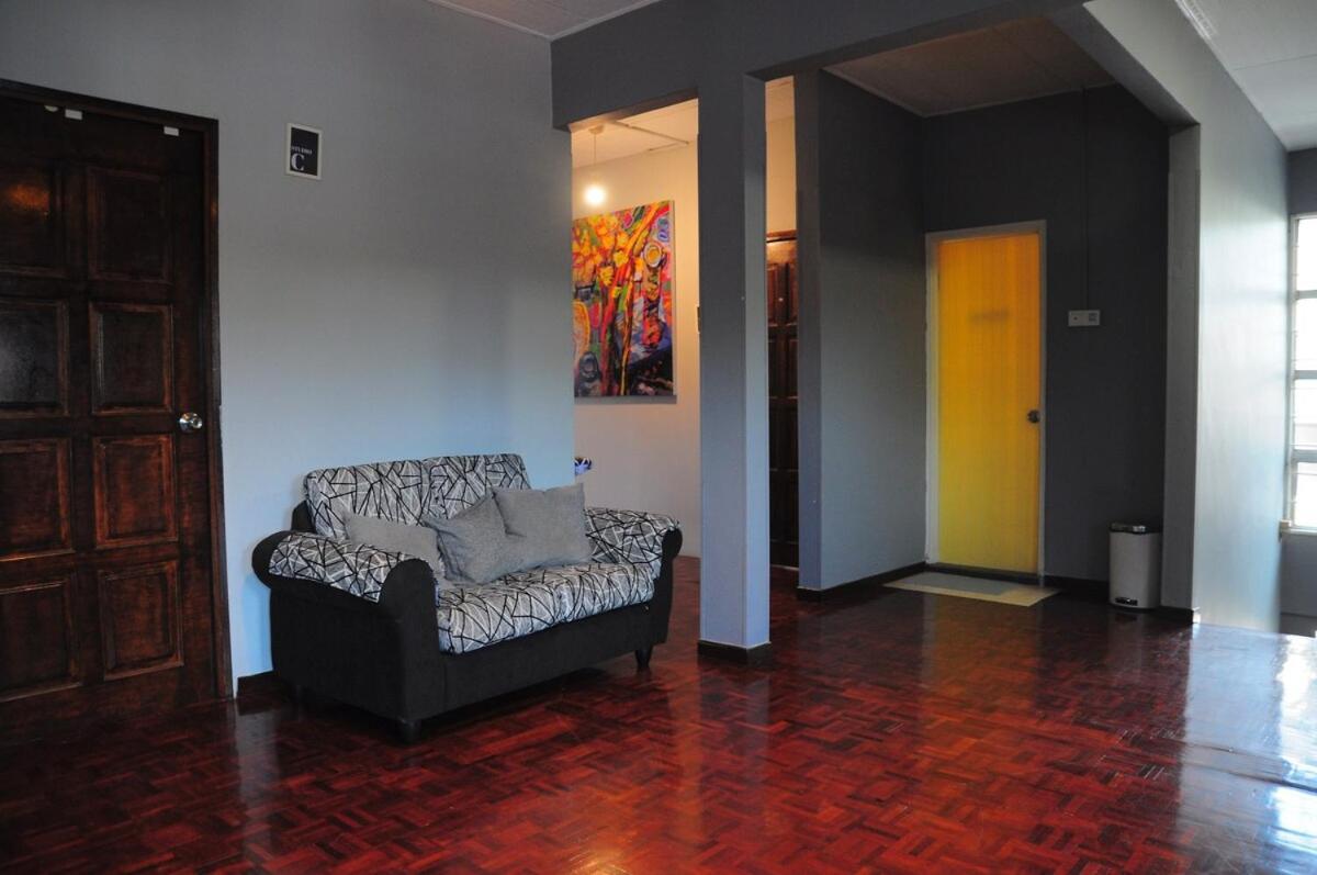 Grayhaus Spacious Bungalow & Garden Villa - Ss3 Petaling Jaya, Near Sunway - Stay Only No Events エクステリア 写真